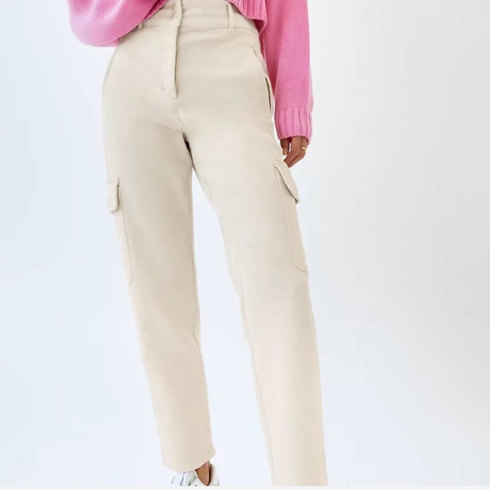 Aritzia Wilfred Cream Modern Cargo Barrel Pants